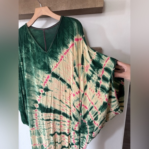Boutique|Green and Cream Tie-Dye Oversized Maxi/Midi Dress, Boho Beachy style••• - Picture 2 of 8